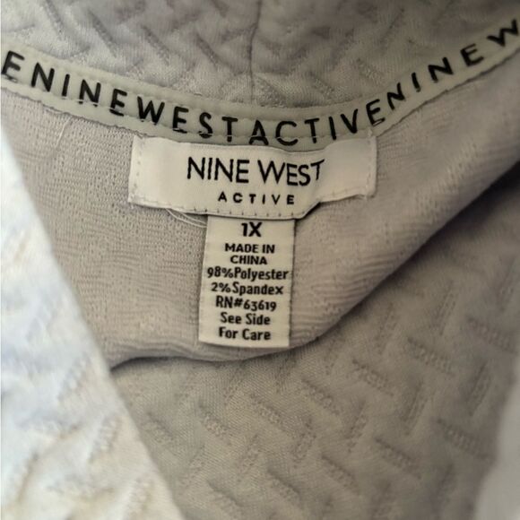 Nine West woman’s turtle neck sweater very warm and soft - Picture 3 of 4